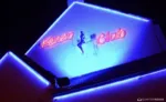 Kenzo Club engage serveuse